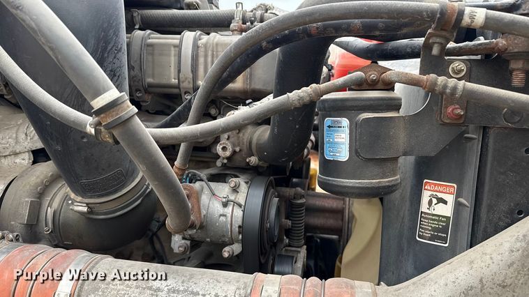 image for item YA1774 2017 Freightliner Cascadia 125 semi truck