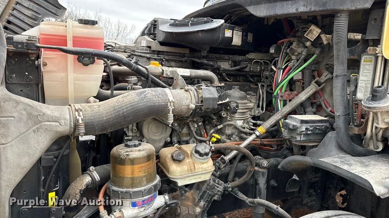 image for item YA1774 2017 Freightliner Cascadia 125 semi truck