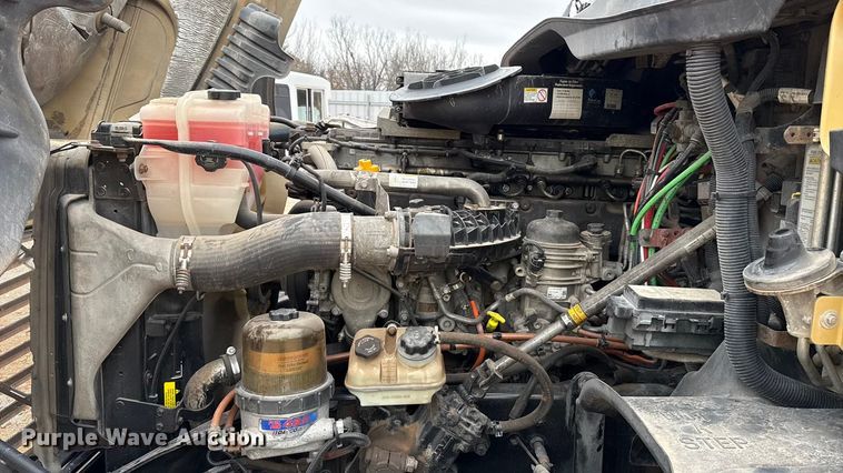 image for item YA1774 2017 Freightliner Cascadia 125 semi truck