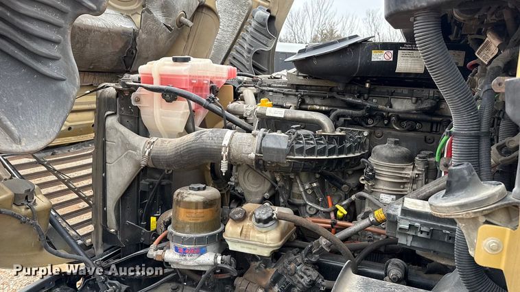 image for item YA1774 2017 Freightliner Cascadia 125 semi truck