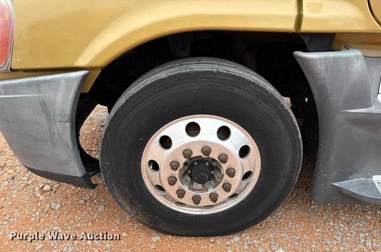 image for item YA1774 2017 Freightliner Cascadia 125 semi truck