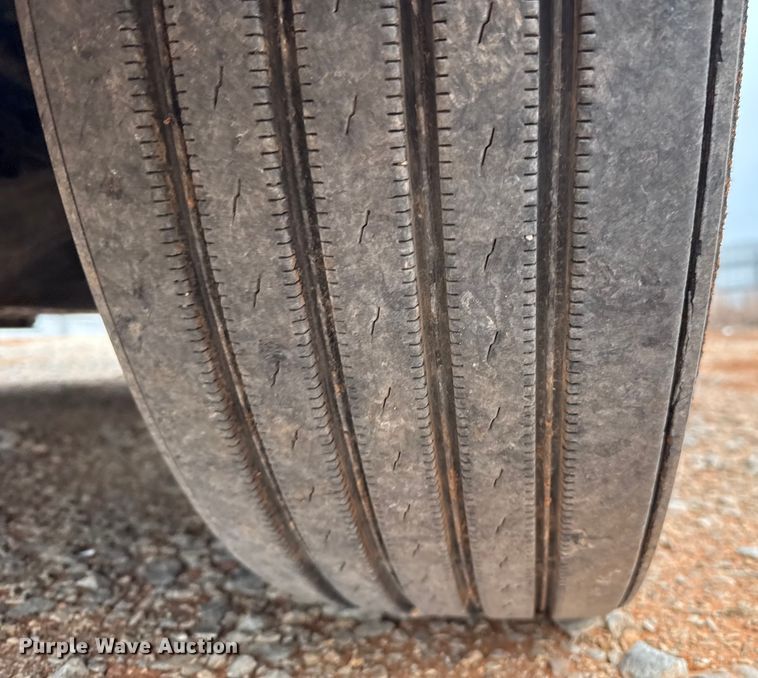 image for item YA1774 2017 Freightliner Cascadia 125 semi truck