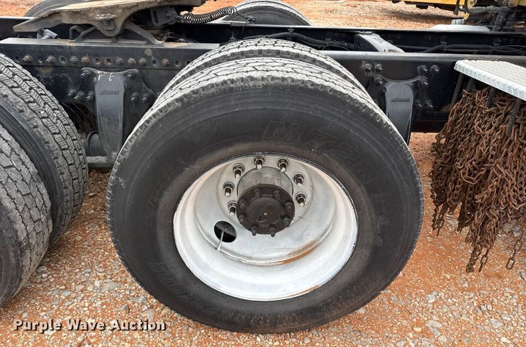 image for item YA1774 2017 Freightliner Cascadia 125 semi truck