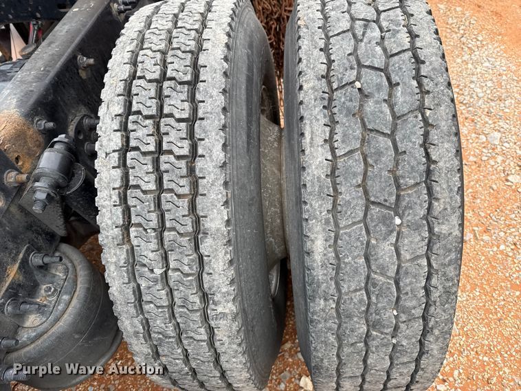 image for item YA1774 2017 Freightliner Cascadia 125 semi truck