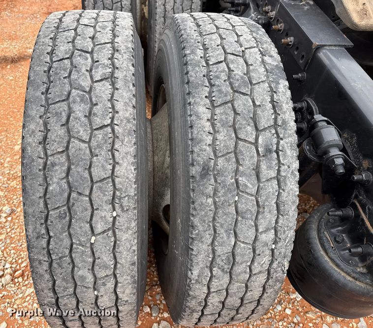 image for item YA1774 2017 Freightliner Cascadia 125 semi truck