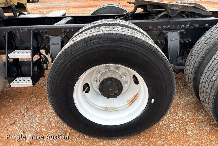 image for item YA1774 2017 Freightliner Cascadia 125 semi truck