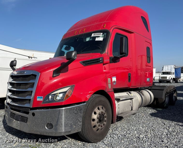 CAMIóN CAMAROTE 2020 FREIGHTLINER