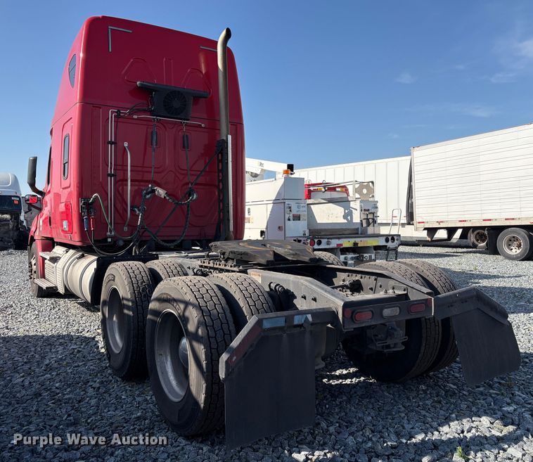 image for item YA1778 2020 Freightliner Cascadia 126 semi truck