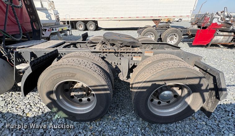 image for item YA1778 2020 Freightliner Cascadia 126 semi truck