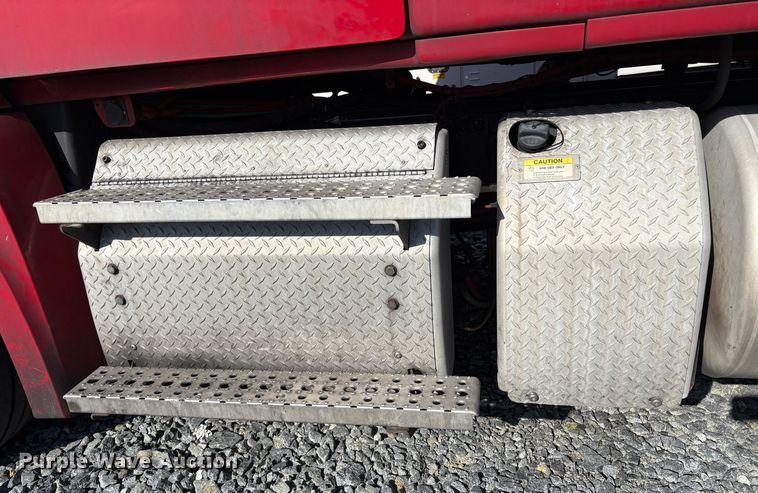 image for item YA1778 2020 Freightliner Cascadia 126 semi truck