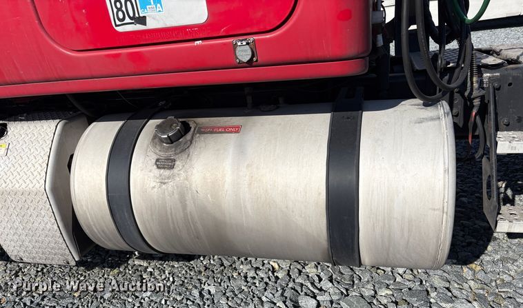 image for item YA1778 2020 Freightliner Cascadia 126 semi truck