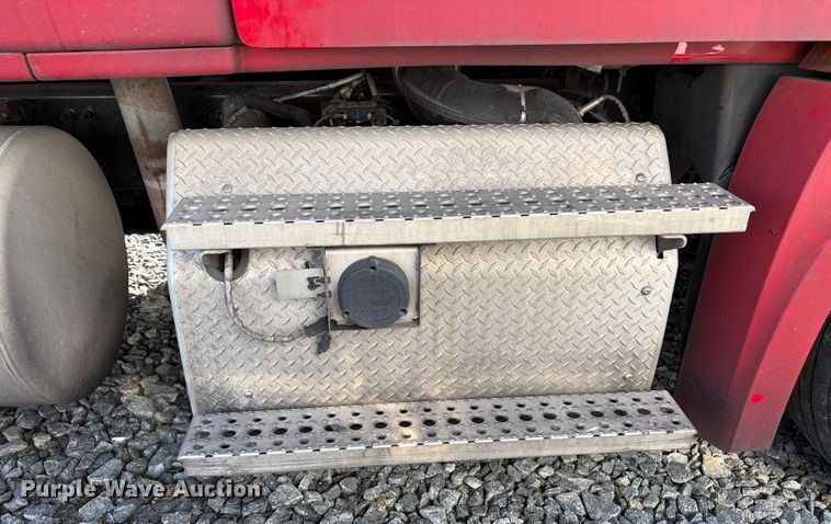 image for item YA1778 2020 Freightliner Cascadia 126 semi truck