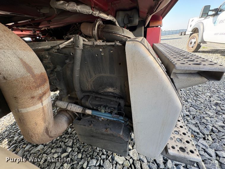 image for item YA1778 2020 Freightliner Cascadia 126 semi truck