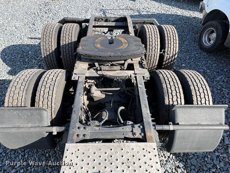 image for item YA1778 2020 Freightliner Cascadia 126 semi truck