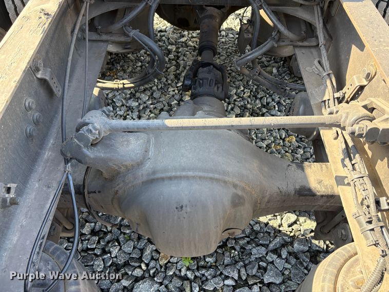 image for item YA1778 2020 Freightliner Cascadia 126 semi truck