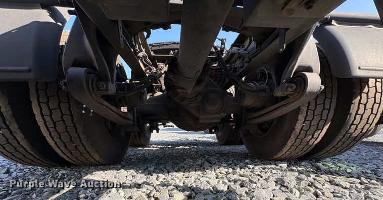 image for item YA1778 2020 Freightliner Cascadia 126 semi truck