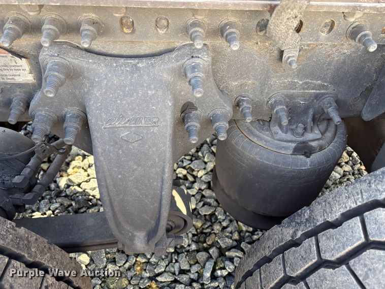 image for item YA1778 2020 Freightliner Cascadia 126 semi truck