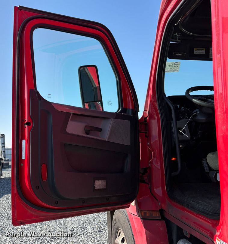 image for item YA1778 2020 Freightliner Cascadia 126 semi truck