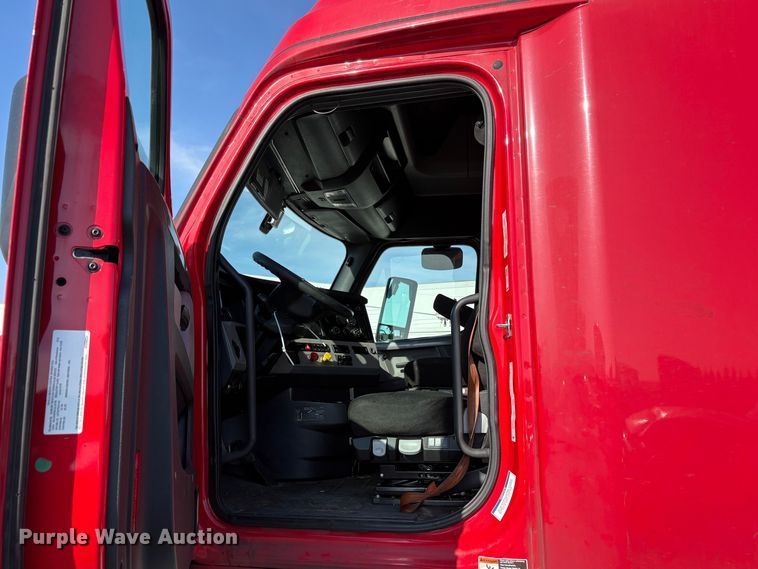 image for item YA1778 2020 Freightliner Cascadia 126 semi truck