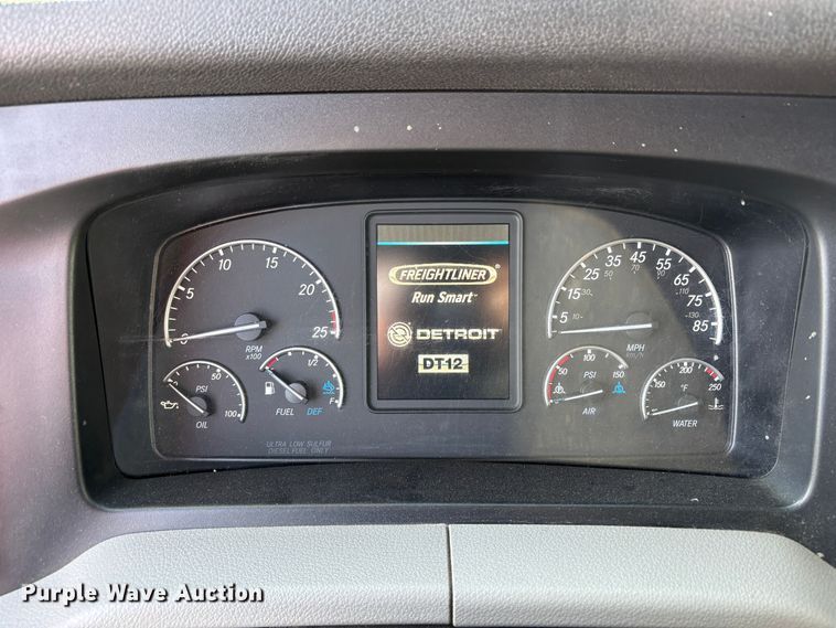 image for item YA1778 2020 Freightliner Cascadia 126 semi truck