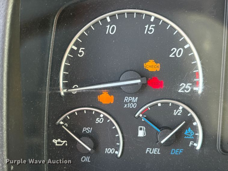 image for item YA1778 2020 Freightliner Cascadia 126 semi truck