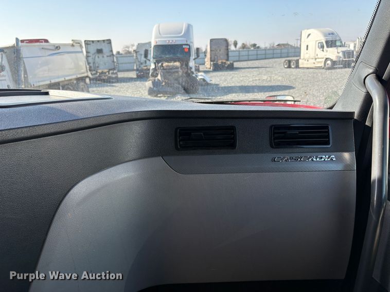 image for item YA1778 2020 Freightliner Cascadia 126 semi truck