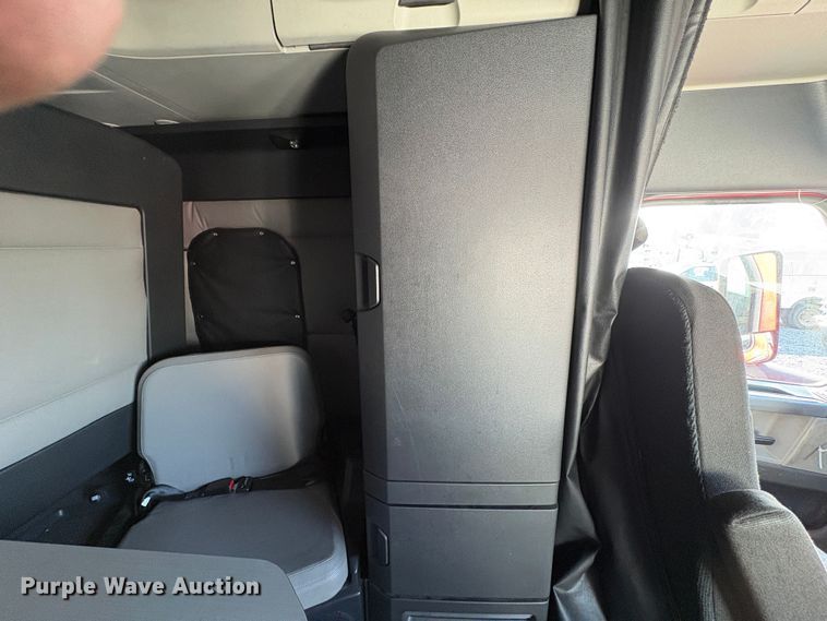 image for item YA1778 2020 Freightliner Cascadia 126 semi truck