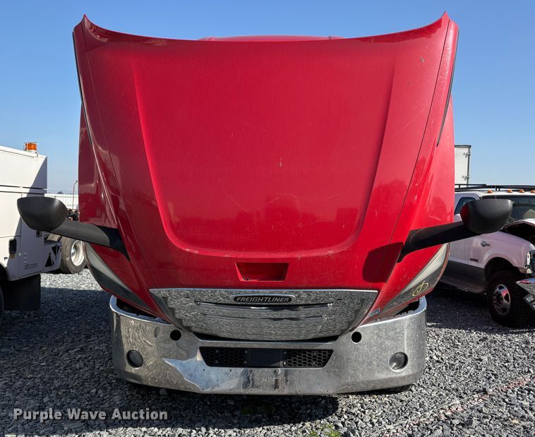 image for item YA1778 2020 Freightliner Cascadia 126 semi truck