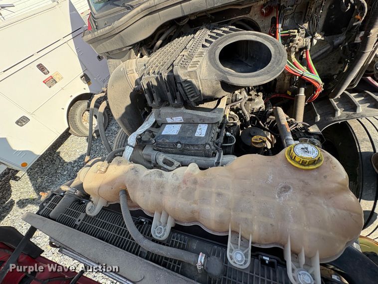 image for item YA1778 2020 Freightliner Cascadia 126 semi truck