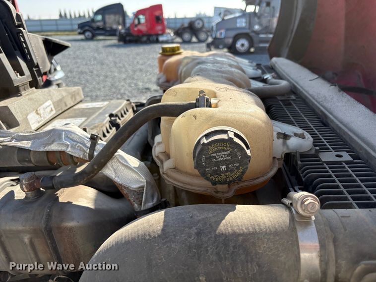 image for item YA1778 2020 Freightliner Cascadia 126 semi truck