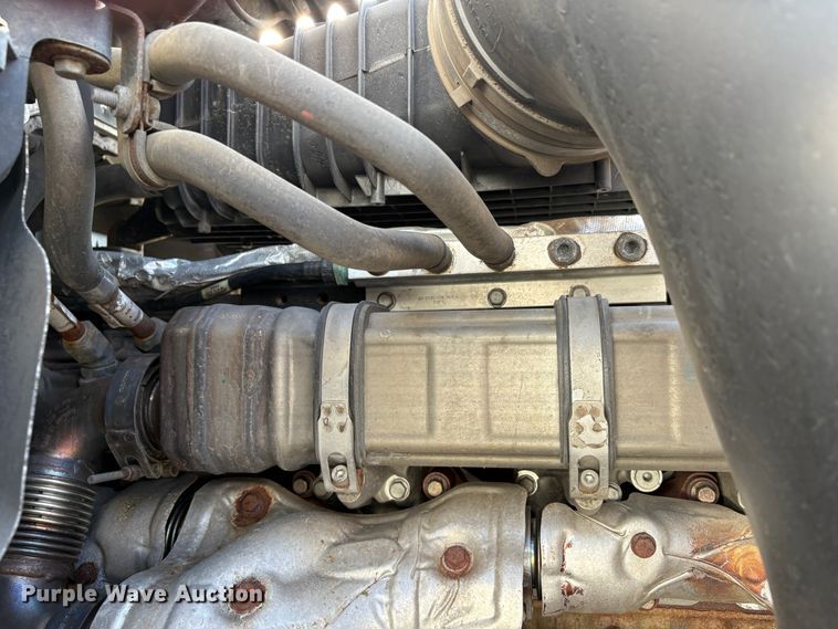 image for item YA1778 2020 Freightliner Cascadia 126 semi truck