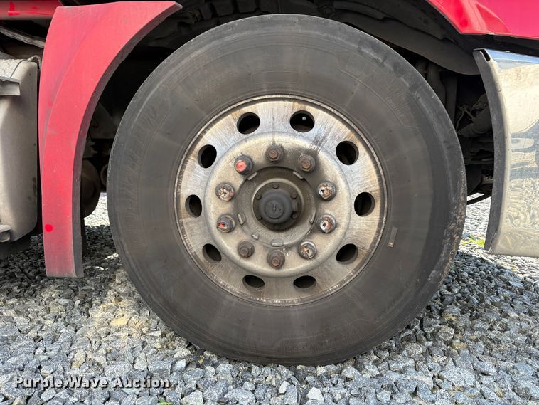 image for item YA1778 2020 Freightliner Cascadia 126 semi truck