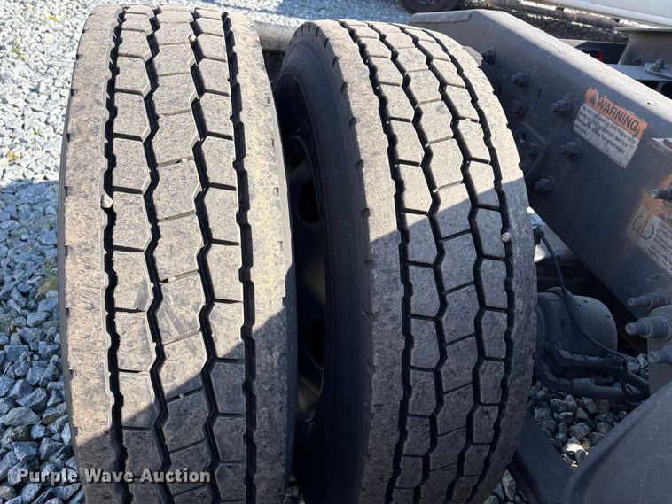 image for item YA1778 2020 Freightliner Cascadia 126 semi truck