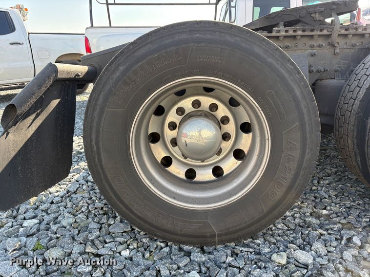 image for item YA1778 2020 Freightliner Cascadia 126 semi truck