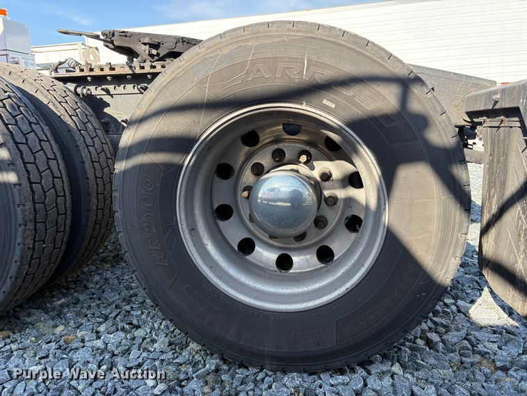 image for item YA1778 2020 Freightliner Cascadia 126 semi truck