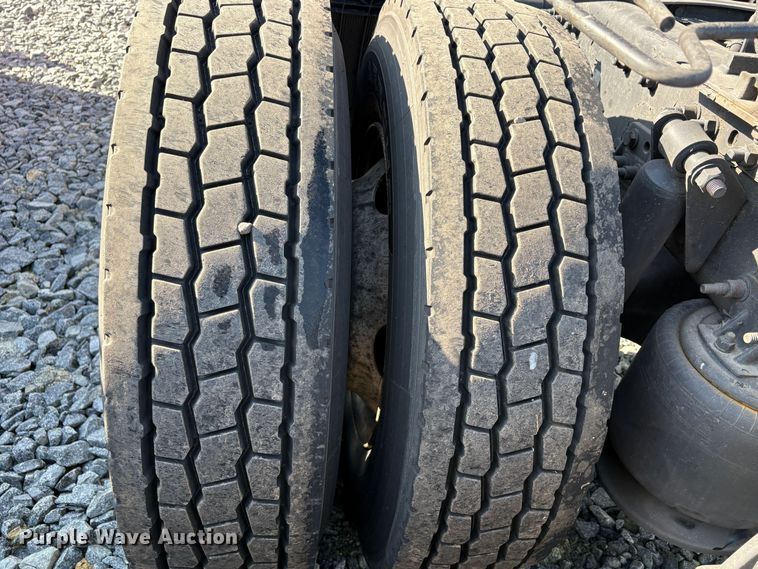 image for item YA1778 2020 Freightliner Cascadia 126 semi truck