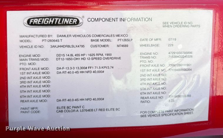 image for item YA1778 2020 Freightliner Cascadia 126 semi truck