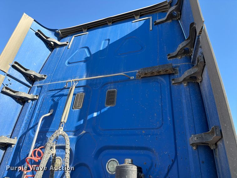 image for item YA1865 2016 Freightliner Cascadia semi truck