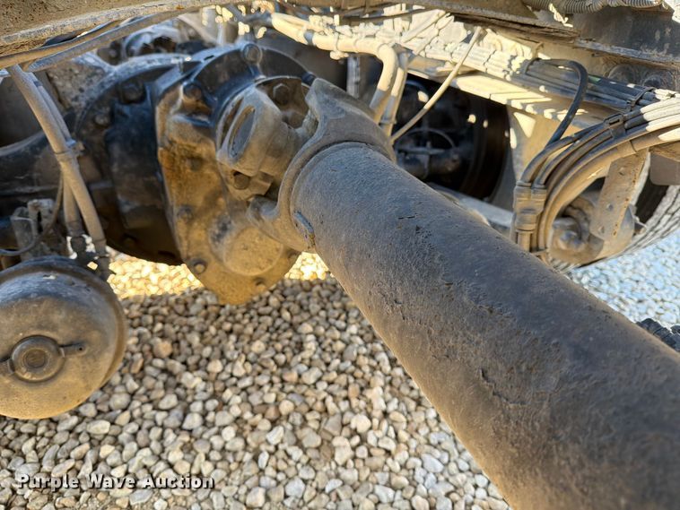 image for item YA1865 2016 Freightliner Cascadia semi truck