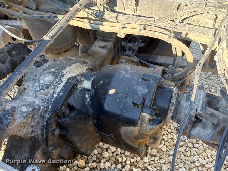 image for item YA1865 2016 Freightliner Cascadia semi truck