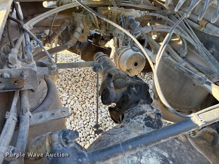 image for item YA1865 2016 Freightliner Cascadia semi truck