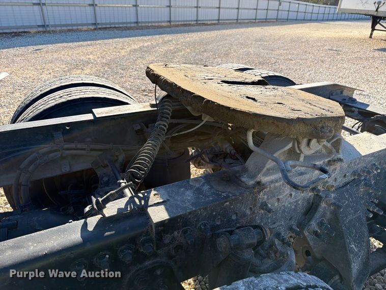 image for item YA1865 2016 Freightliner Cascadia semi truck