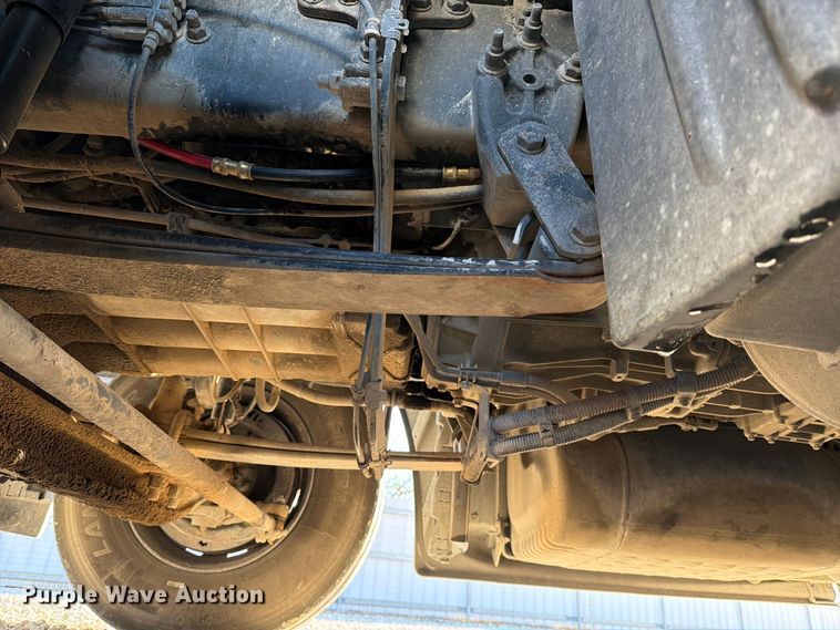 image for item YA1865 2016 Freightliner Cascadia semi truck