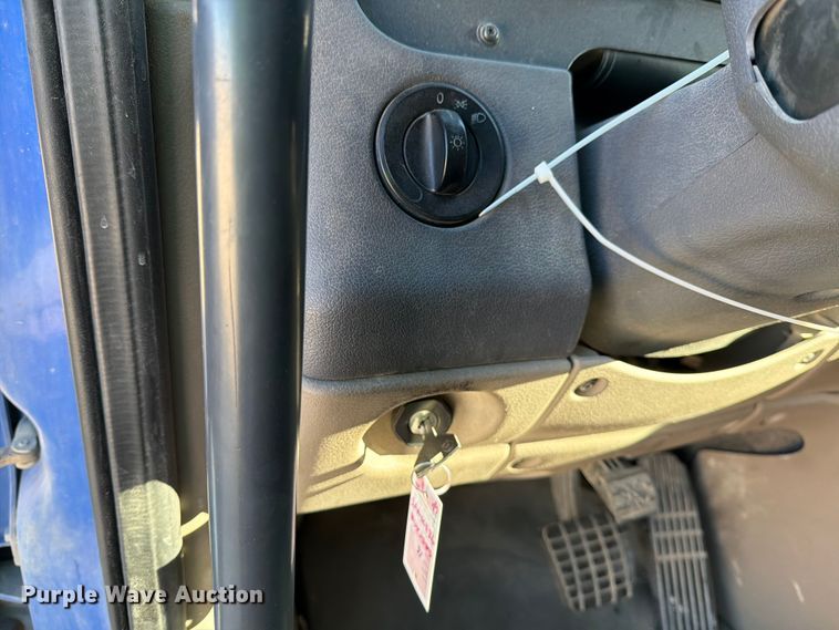 image for item YA1865 2016 Freightliner Cascadia semi truck