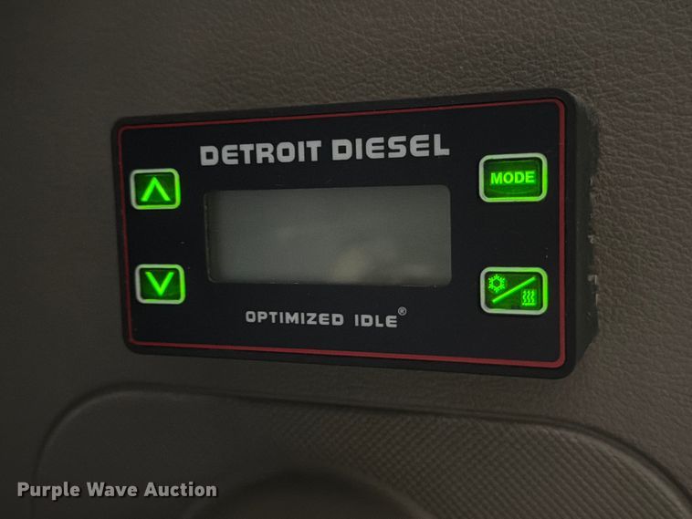 image for item YA1865 2016 Freightliner Cascadia semi truck