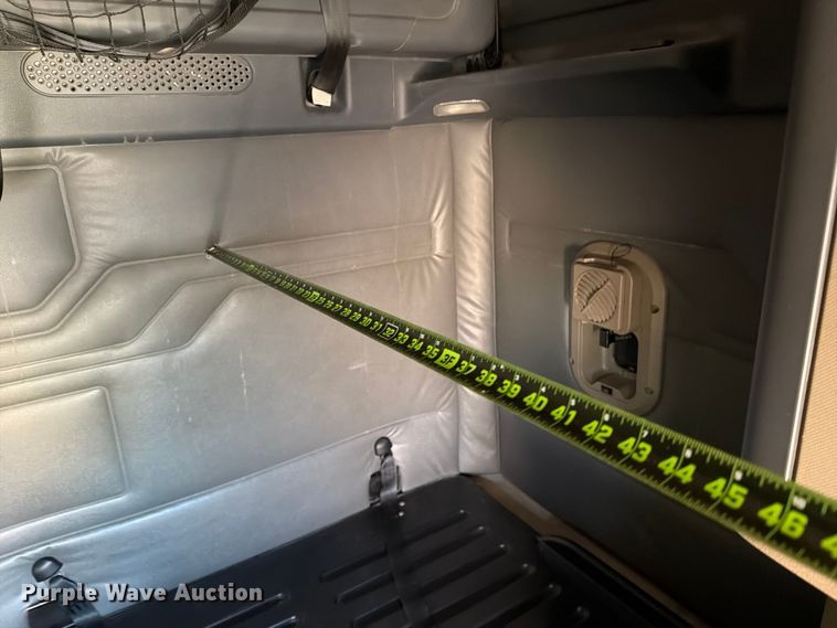 image for item YA1865 2016 Freightliner Cascadia semi truck