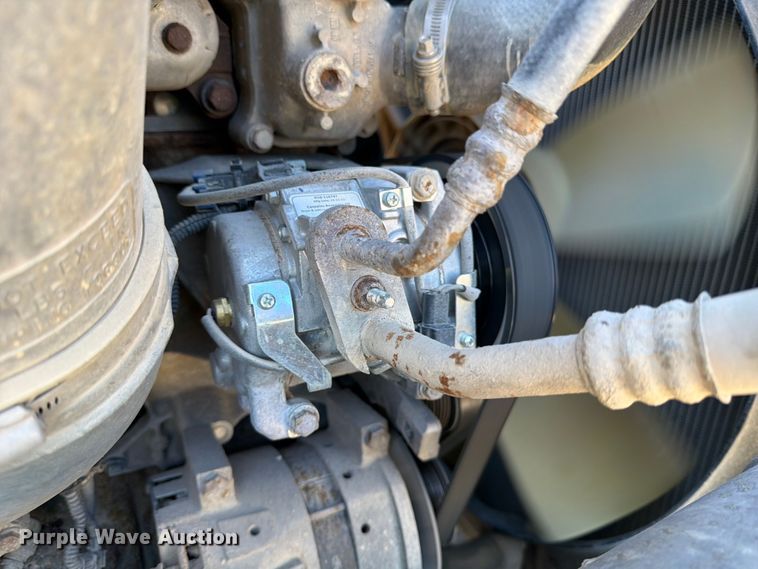 image for item YA1865 2016 Freightliner Cascadia semi truck