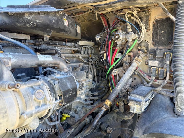 image for item YA1865 2016 Freightliner Cascadia semi truck