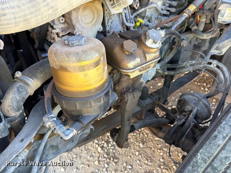 image for item YA1865 2016 Freightliner Cascadia semi truck