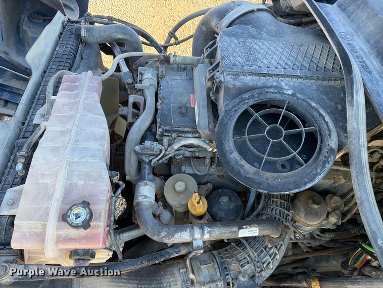 image for item YA1865 2016 Freightliner Cascadia semi truck